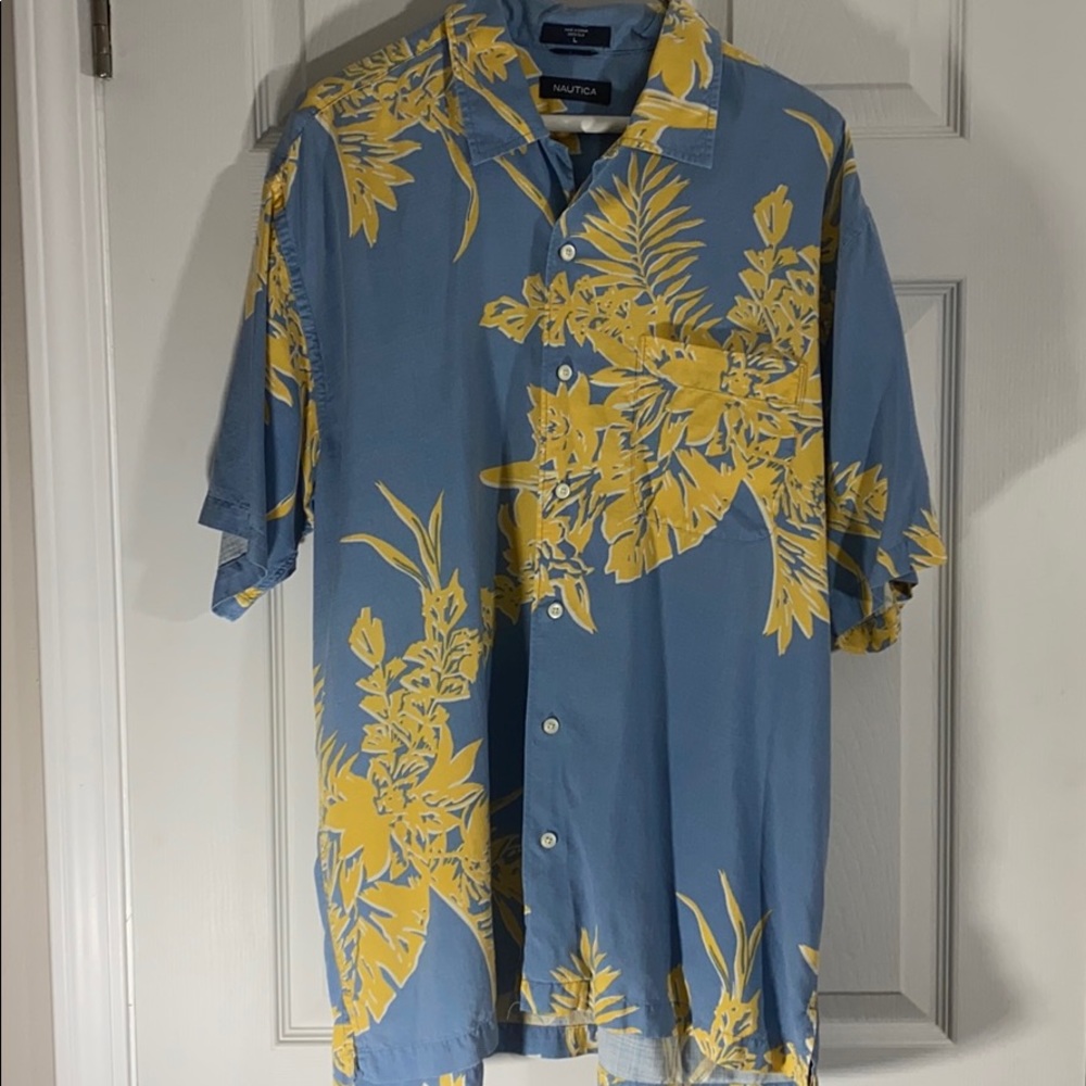 NAUTICA. MENS SHORT SLEEVE SHIRT. SIZE L